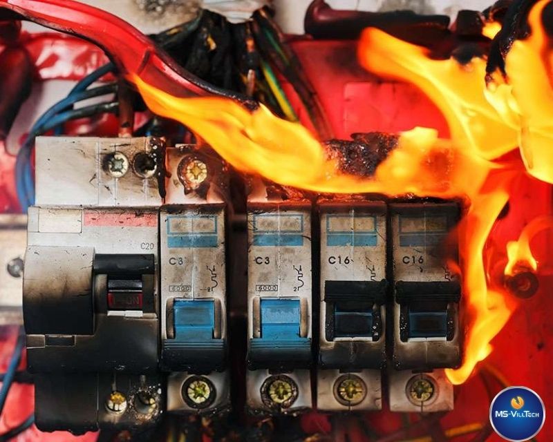 Kiégett, zárlatos lakáselosztó biztosítéktábla